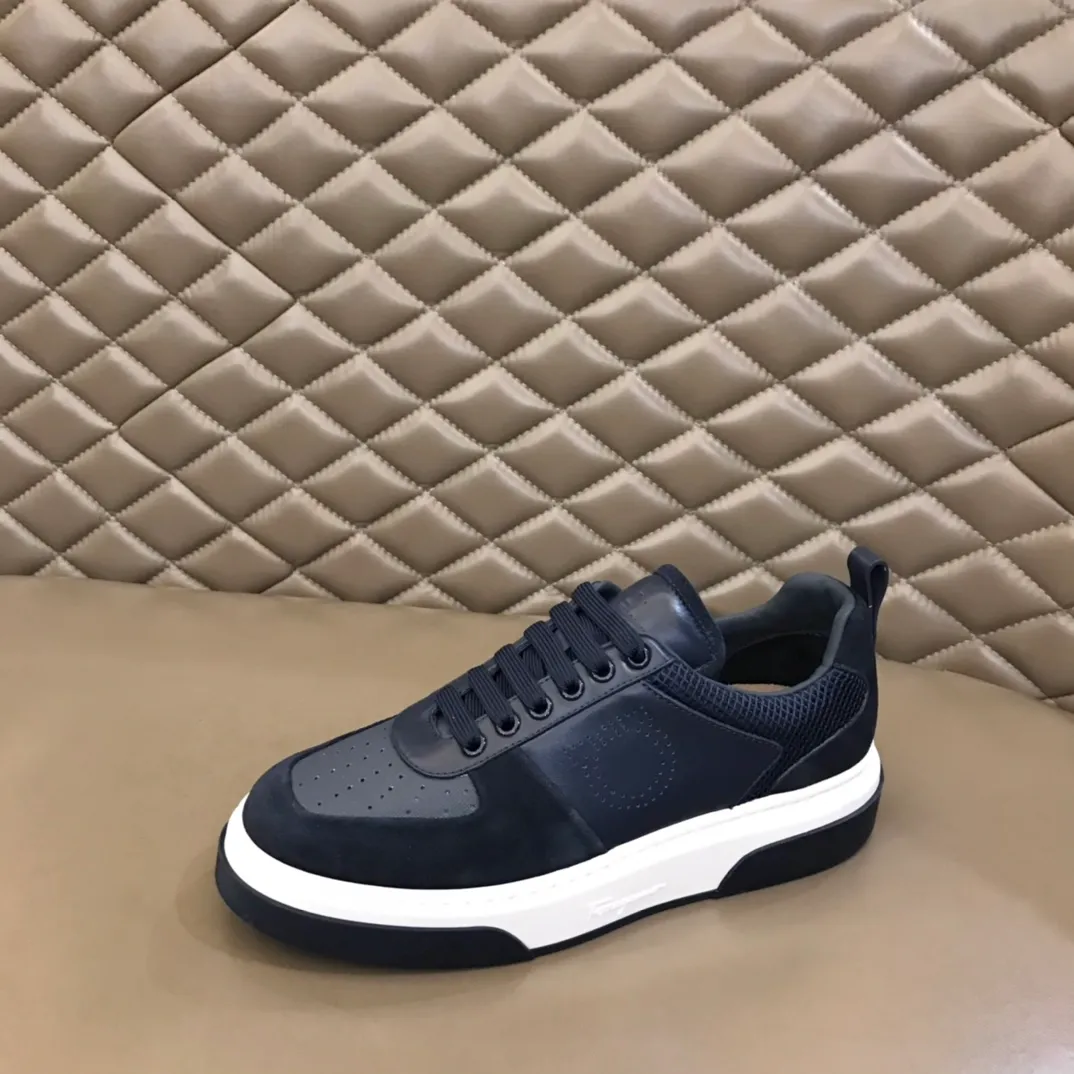 p420 "Salvatore Ferraga**" men's low-cut fashion sneakers. This casual shoe has a novel structure and is made of soft calfskin. The contrasting color elements on the upper highlight the bold and avant-garde atmosphere. The first-layer cowhide lining is high-end and comfortable. Energetic and fresh, these shoes can be worn with casual looks or add a touch of street style to elegant trousers.  Size: 38-44